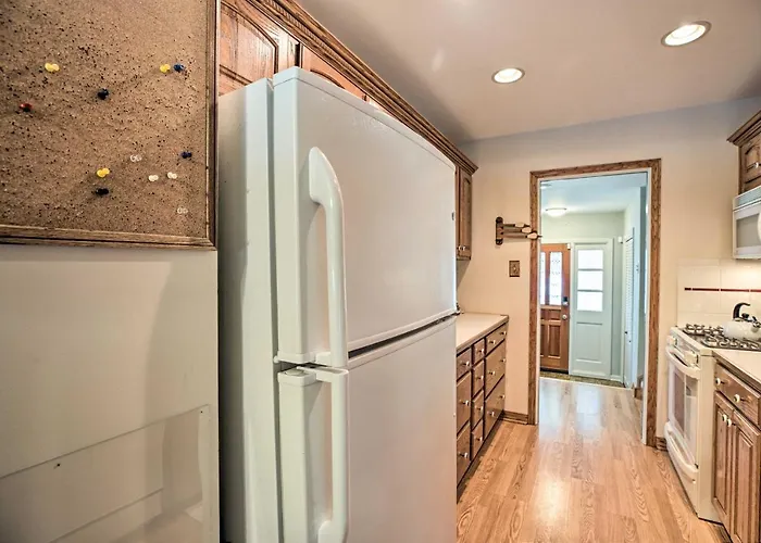 Spacious Family Estates W/ Hot Tub! *