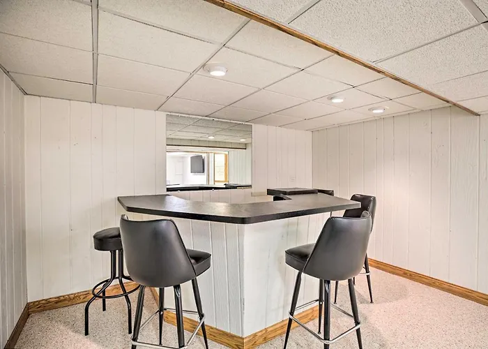 Spacious Family Estates W/ Hot Tub!