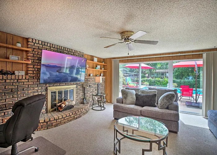 Spacious Family Estates W/ Hot Tub! Casa vacanze *