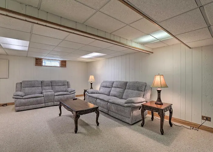 Spacious Family Estates W/ Hot Tub! *