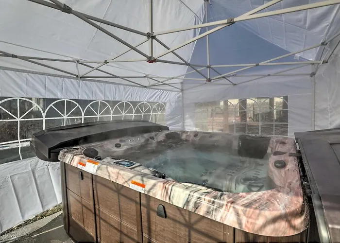 Spacious Family Estates W/ Hot Tub! *
