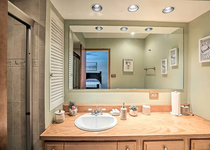 Spacious Family Estates W/ Hot Tub!