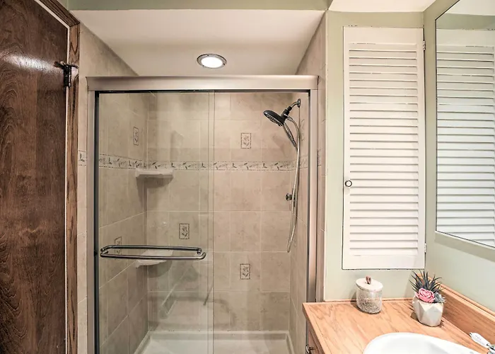 Spacious Family Estates W/ Hot Tub!
