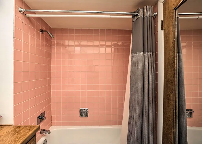 Spacious Family Estates W/ Hot Tub! * Glenwood