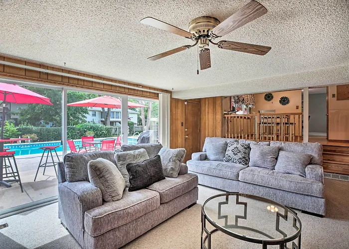 Casa vacanze Spacious Family Estates W/ Hot Tub!