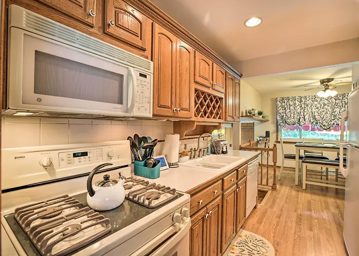 Spacious Family Estates W/ Hot Tub! Casa vacanze *