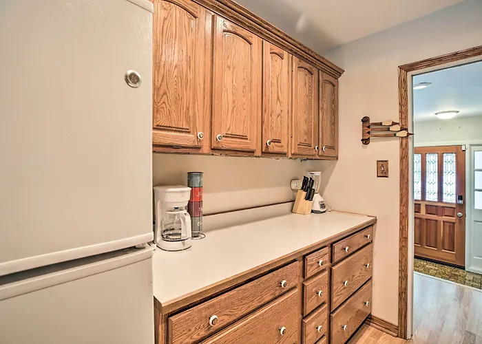 Spacious Family Estates W/ Hot Tub! * Glenwood