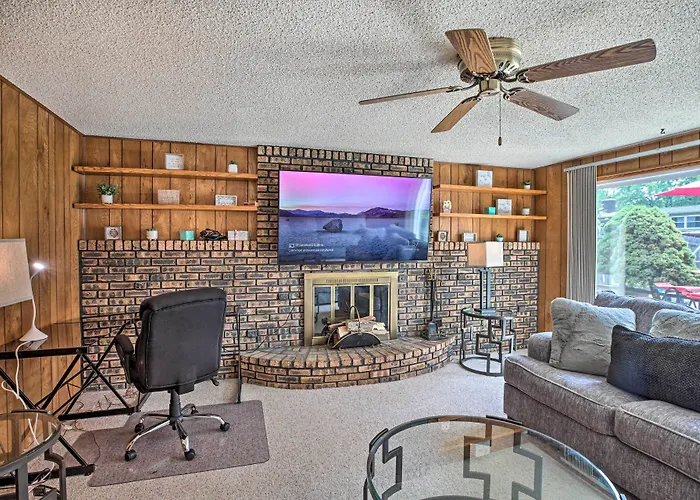 Spacious Family Estates W/ Hot Tub! Casa vacanze