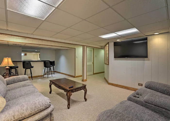 Spacious Family Estates W/ Hot Tub! Glenwood